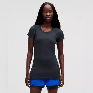 Lululemon - Swiftly Tech Short-Sleeve Shirt 2.0
Hip Length - True Navy